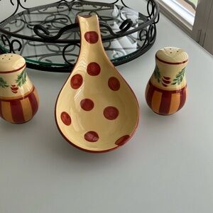 Southern Living Gail Pittman Siena design spoon rest and salt/pepper shakers.